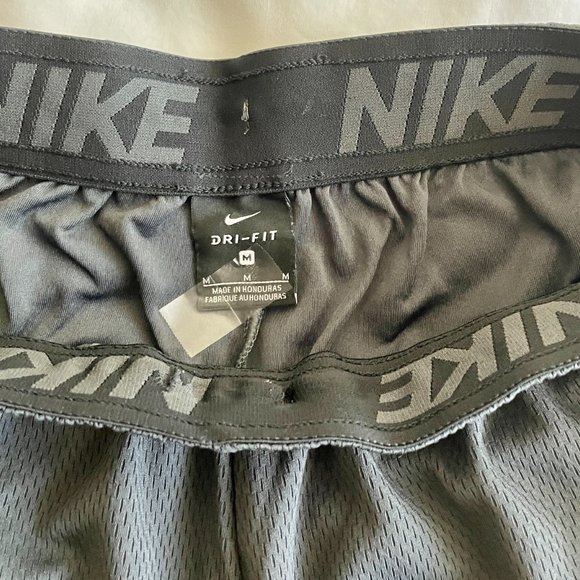 NIKE MEN’S ATHLETIC SHORTS. 2 SIZES.EACH PAIR $23 - Picture 6 of 7